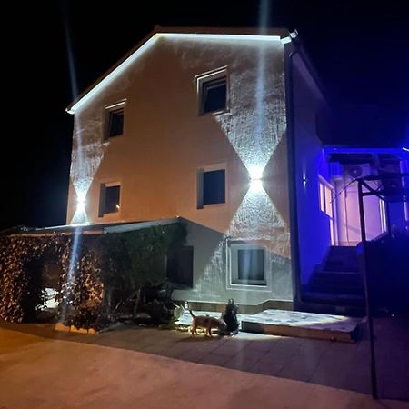 Apartments Frigan Maslenica Eksteriør billede