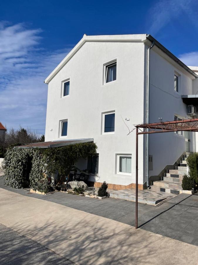 Apartments Frigan Maslenica Eksteriør billede