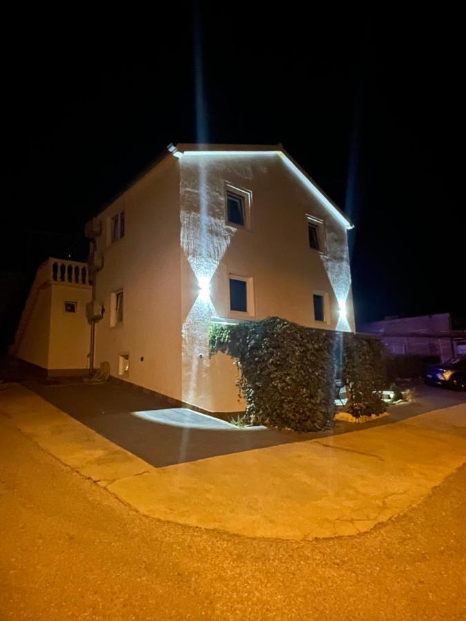 Apartments Frigan Maslenica Eksteriør billede