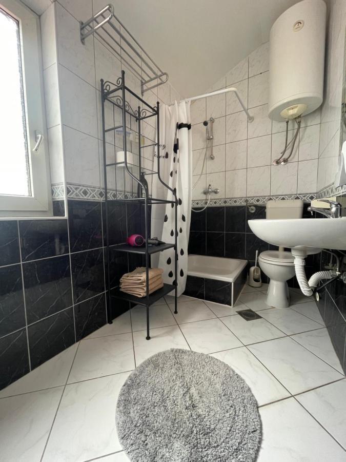 Apartments Frigan Maslenica Eksteriør billede