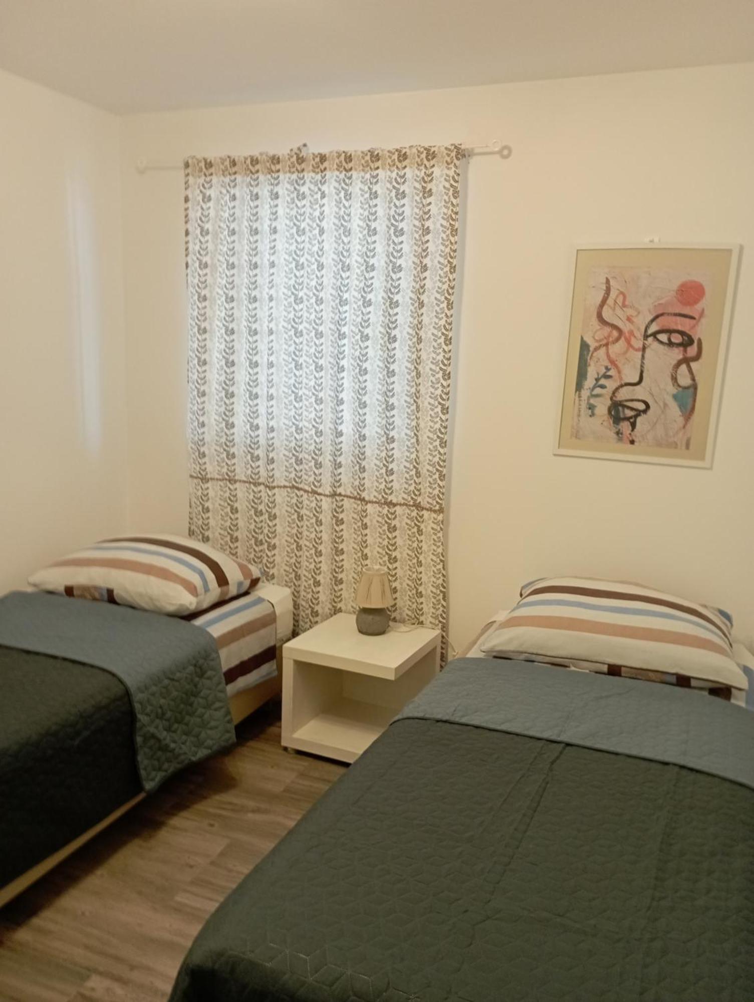 Apartments Frigan Maslenica Eksteriør billede